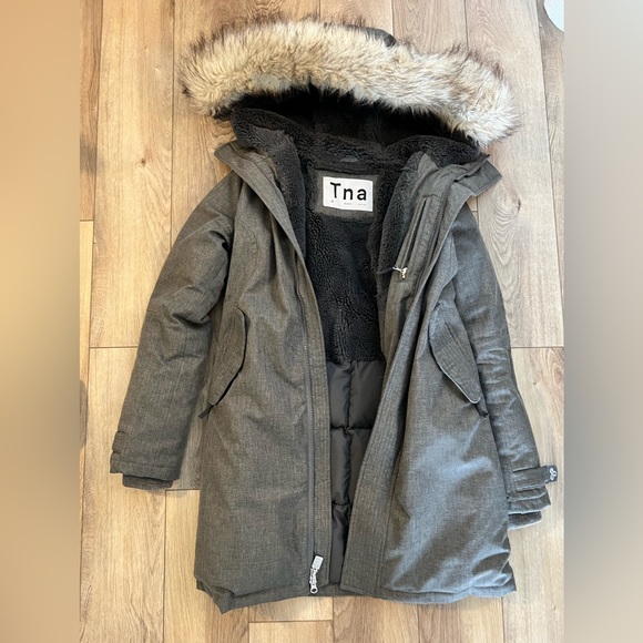 Like new TNA Aritzia XXS Summit Parka in discontinued Heather Grey. - Picture 3 of 3